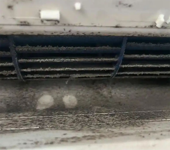 张湾空调吹的风有股烧焦味是怎么回事